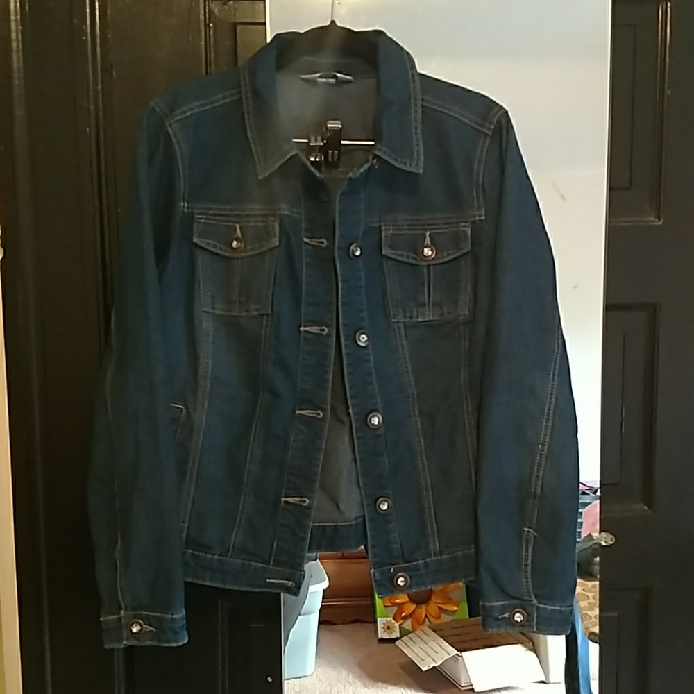 Dark denim jean jacket with sparkley buttons sz l
